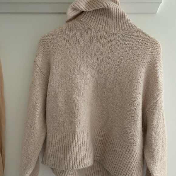CREAM TURTLENECK FROM H&M - Picture 2 of 2